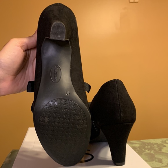 Pumps - Picture 3 of 5